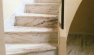 Лестница и полы из итальянского мрамора Palissandro